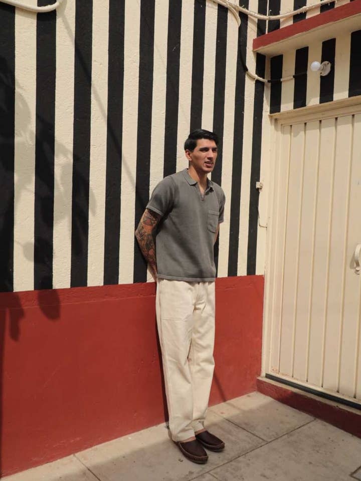 MANBIR JOHNNY KRAVE SS STRIK TEE I KUL for engroshandel hos Umber and Ochre