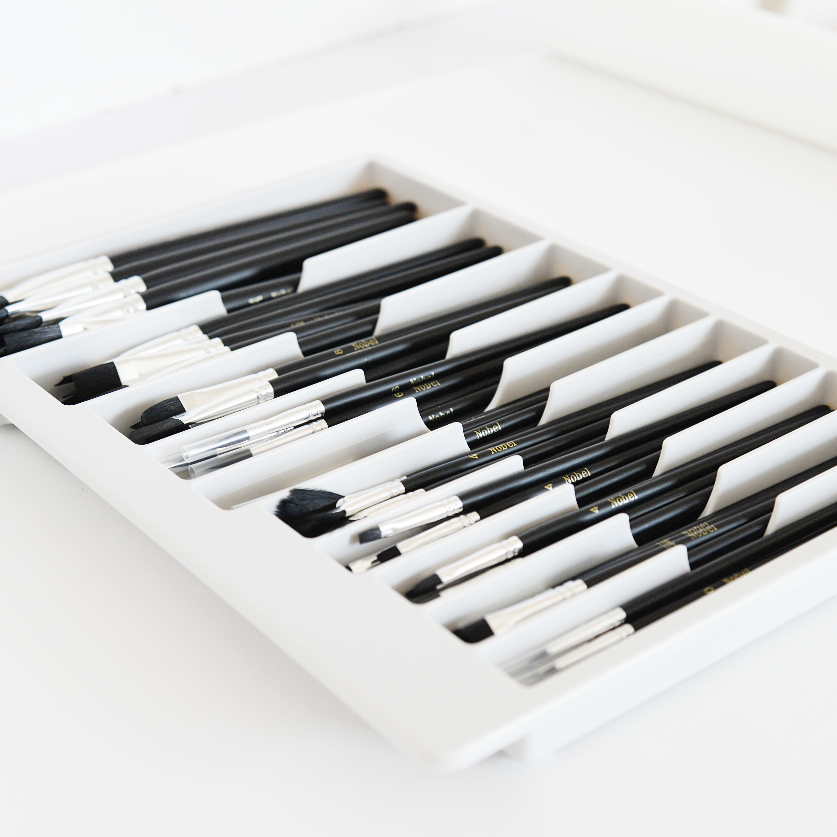 Nobel Arts - Wholesale Paint/Wax Brush - Nobel Value - 100 pcs Mixed Paintbrushes for Professionals1