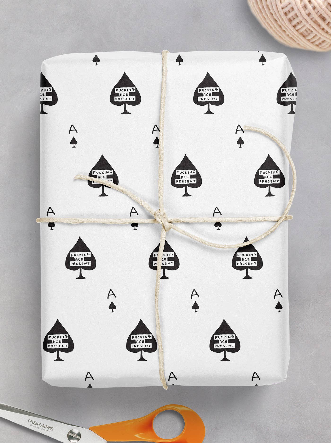 David Shrigley x Brainbox Candy – wholesale Omslagspapper – Roligt Presentpapper - Jävligt Bra - Paket med 2 Vikta Ark4