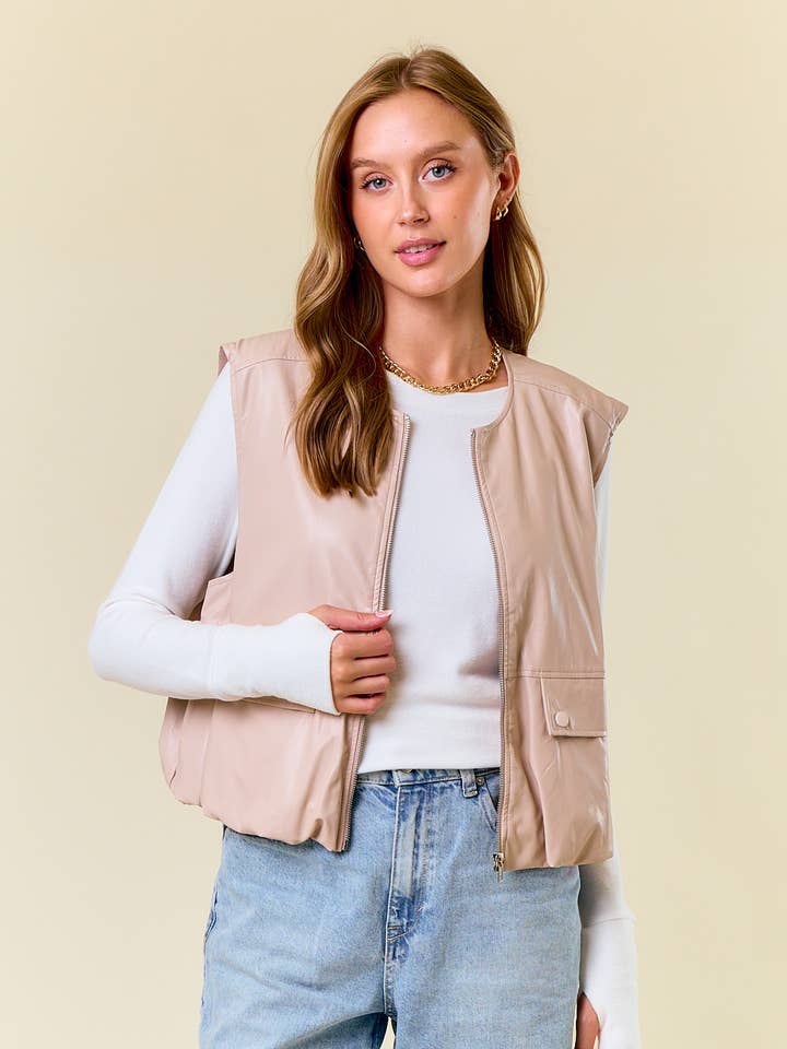 Veste gilet en cuir végétalien à col rond et ourlet à bulles - 10625J pour la vente par Doe and Rae