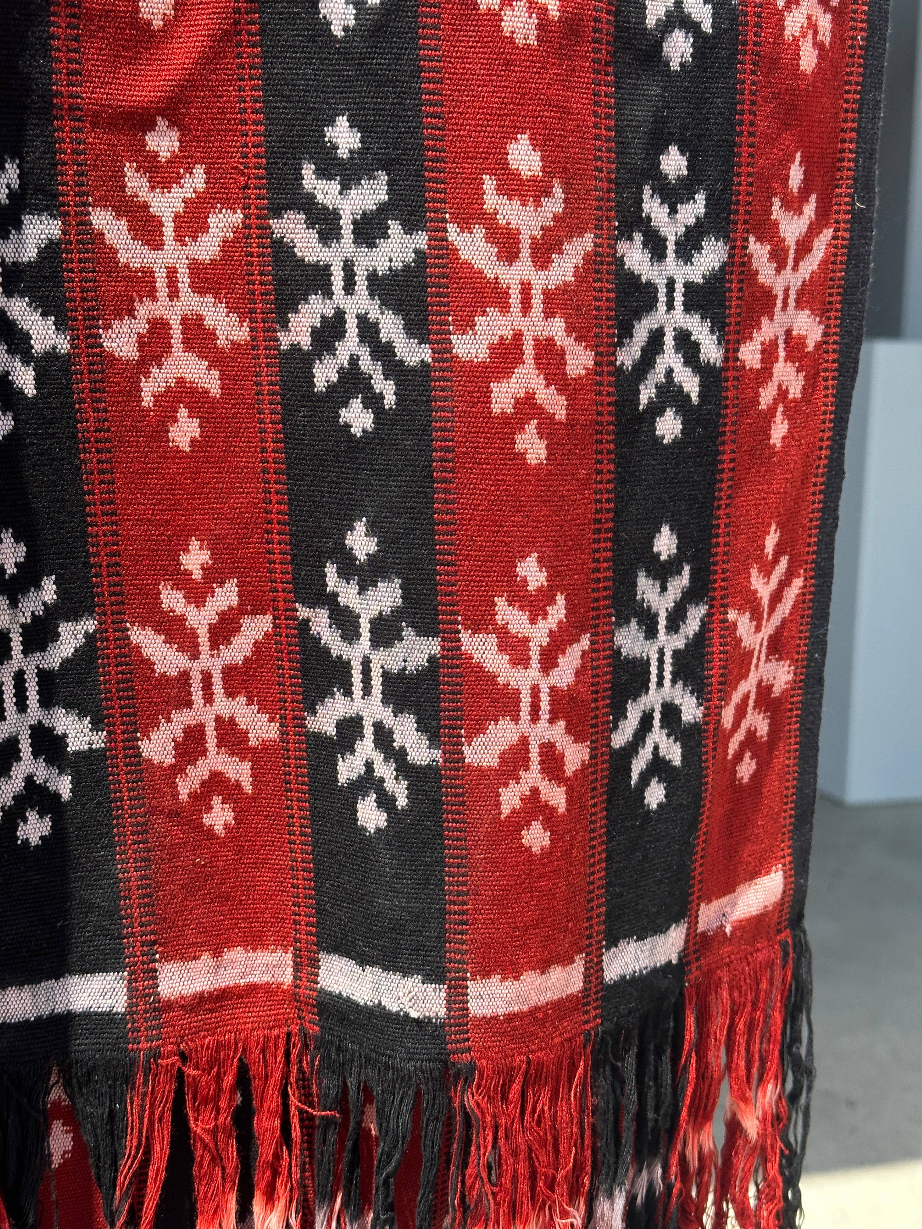 Office Objets - Wholesale Coverlet - Ikat, traditional Indonesian fabric from the island of Savu (Timor) red and black 2m25x7553
