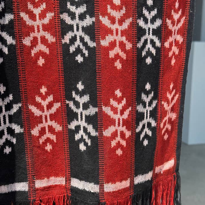 Office Objets - Wholesale Coverlet - Ikat, traditional Indonesian fabric from the island of Savu (Timor) red and black 2m25x7553