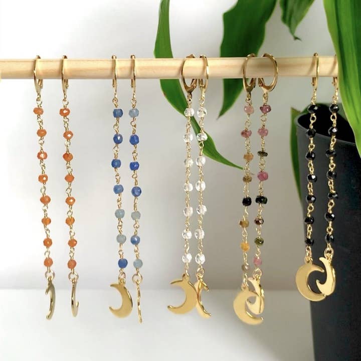 Boucles d'oreilles Voyage vers la Lune | Boucles d'oreilles en pierres précieuses en or croissant de lune pour la vente par The Risen Lotus LLC