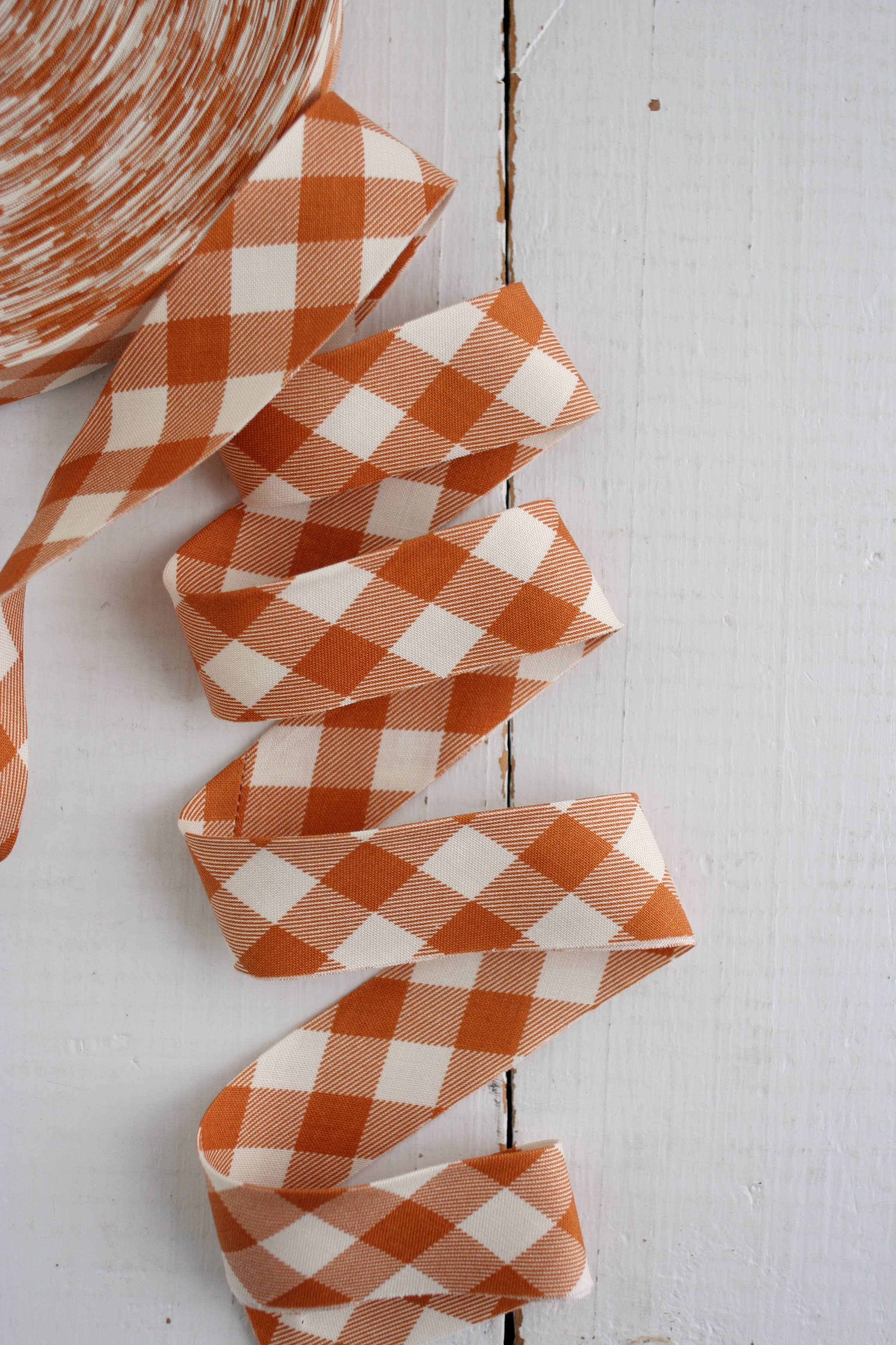 Bessie Pearl Binding Co - Wholesale Craft Supplies - 2.5" Bias Quilt Binding Pecan Gingham Premade Cotton Binding1