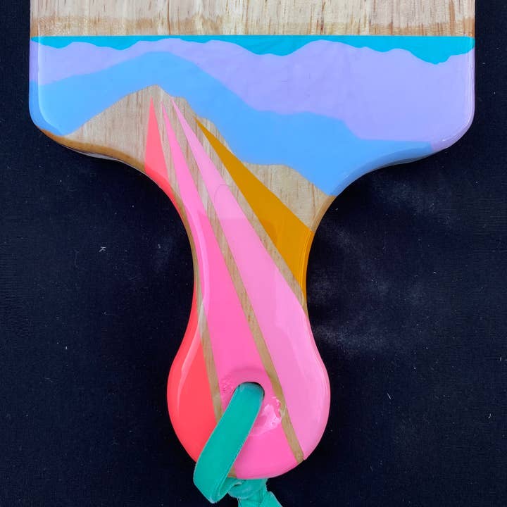 Charcuteribræt+Ostebræt+Skærebræt Pink Rainbow Sky Over Misty Mountains for engroshandel hos Artifacts of Joy