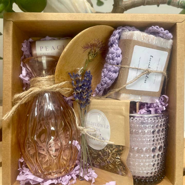 Coffret cadeau de lavande sélectionné pour la vente par Michigan Meadow