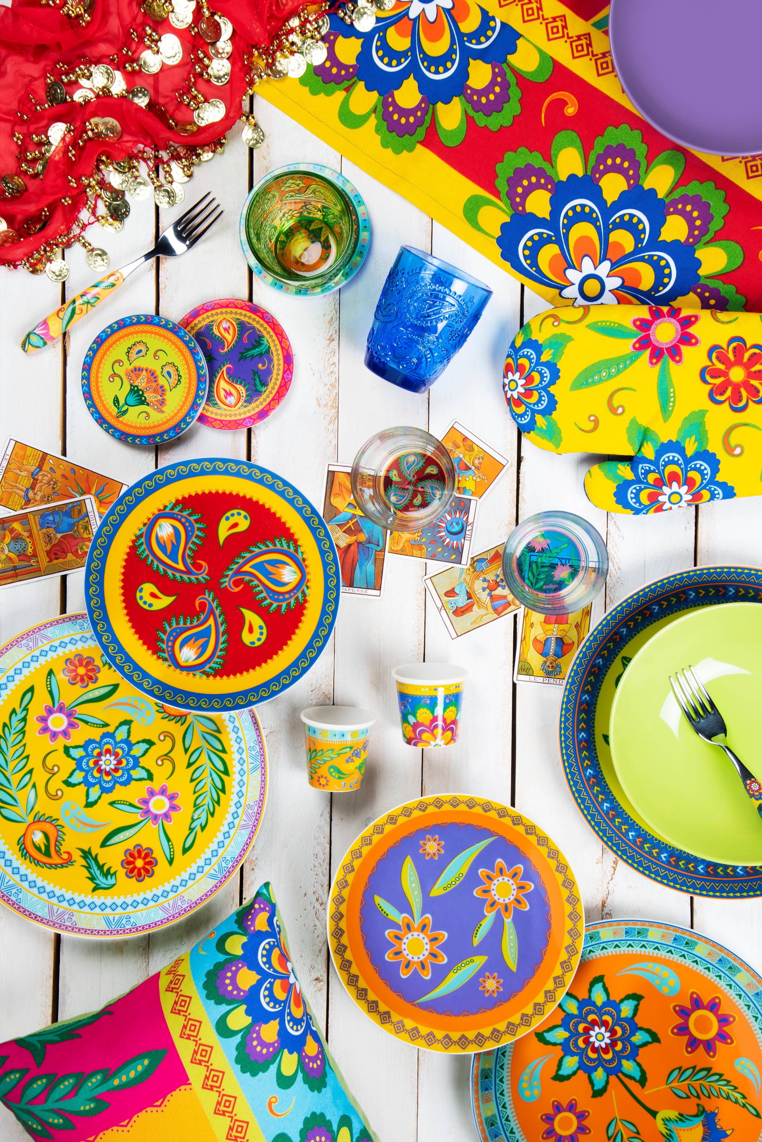 multicolour 18-Piece Dinnerware Set Gipsy Soul for wholesale on Faire4