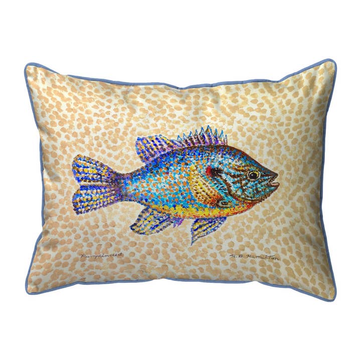 Oreiller filaire Poisson à la citrouille pour la vente par Betsy Drake Interiors