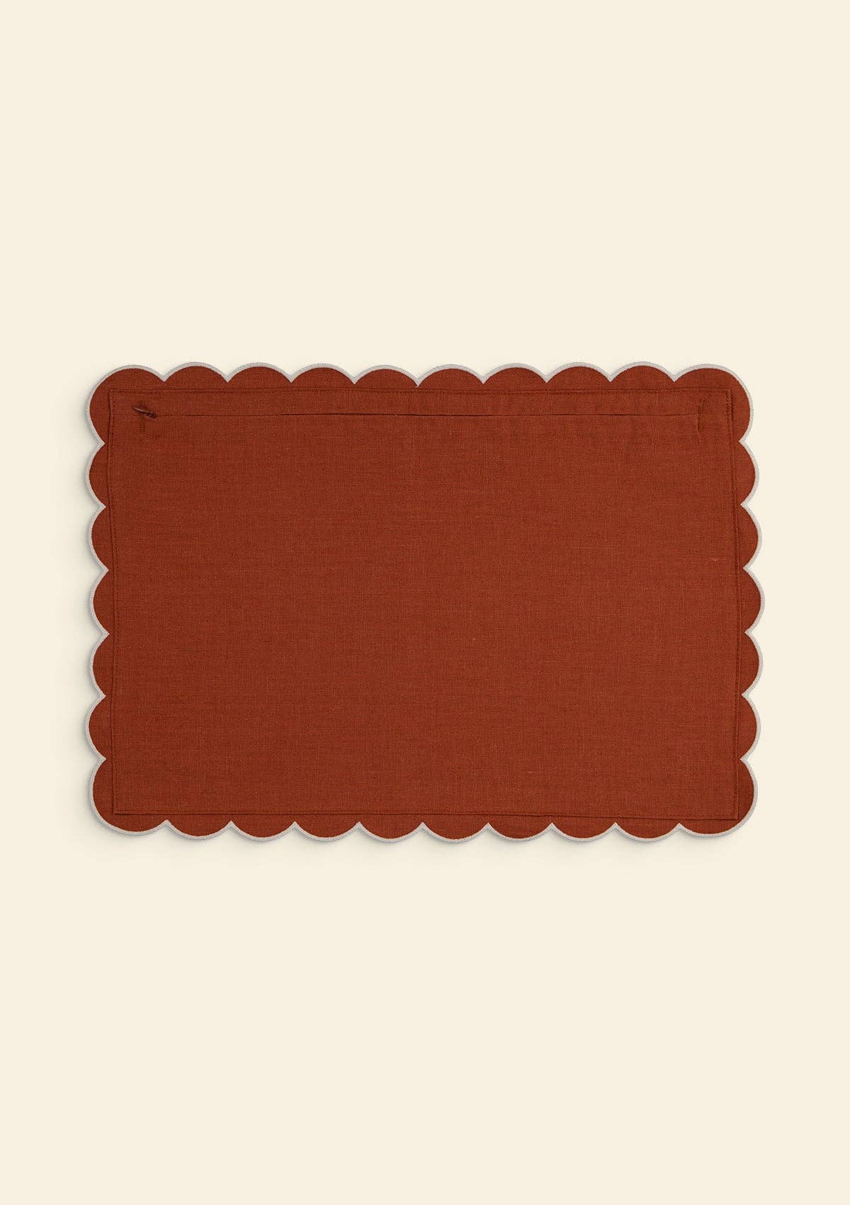 Tomète - Wholesale Chair Cushion - The rectangular scalloped linen cushion Tomette & White4