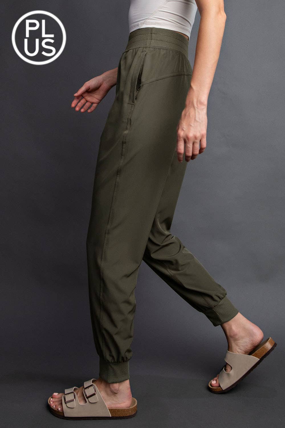 Rae Mode – Großhandel Trainings-/Jogginghose – Damen – JOGGINGHOSE AUS OXFORD ST WOVEN DANCE STUDIO IN ÜBERGRÖSSE MIT MITTLERER LEIBHÖHE24