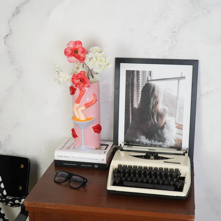 Housevitamin bv - Wholesale Vase - Flower Vase- Pornstar Martini Vase- Ceramic- Pink/ Red- 14x12,5x28 cm4