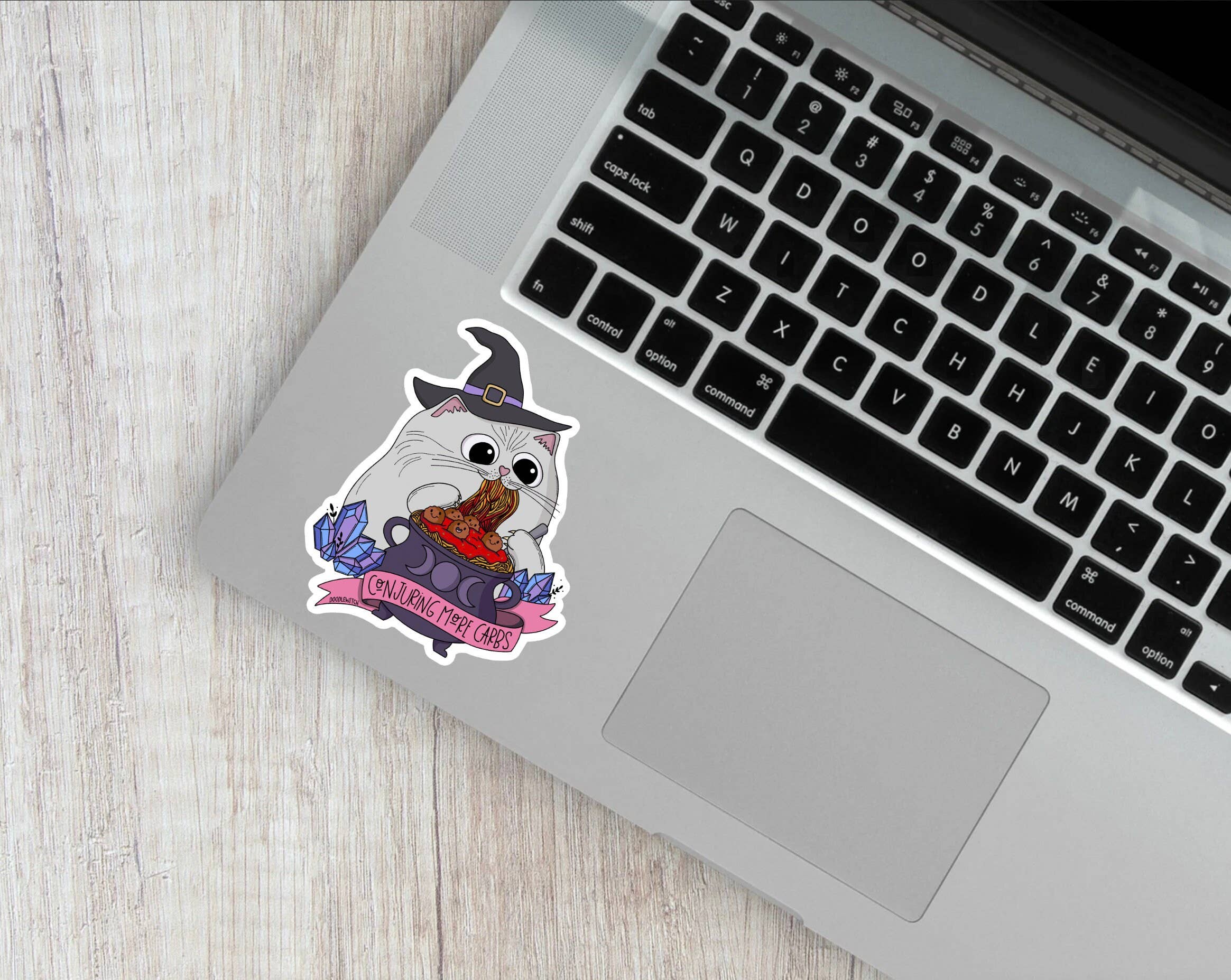 DoodleWitch - Vente Autocollant - Autocollant Cat Eating Pasta, Autocollant Witchy Cat, Autocollant Carb3