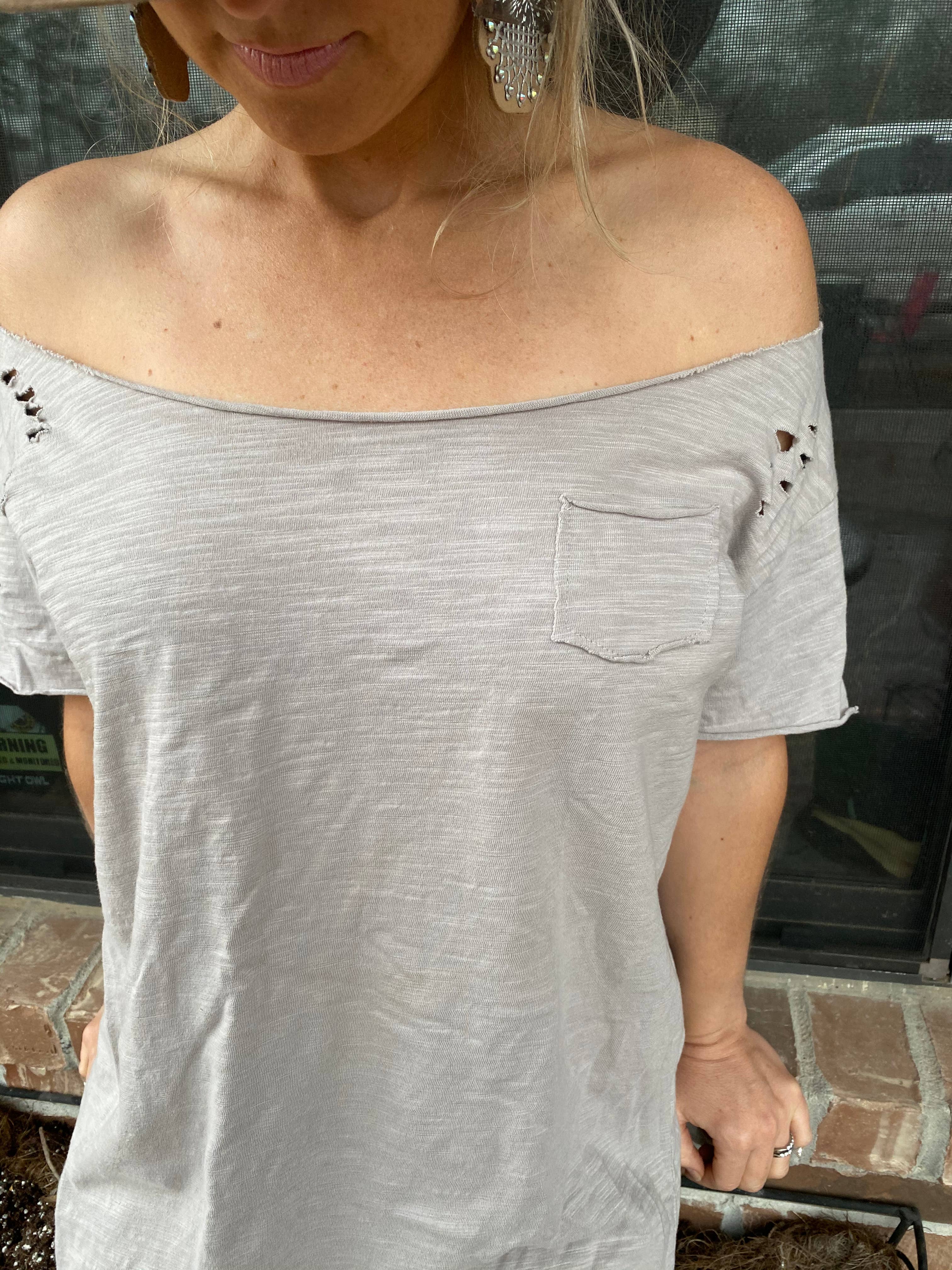 A Rare Bird Shop - Vente Chemise – femme - T-shirt gris déchiré en lambeaux1