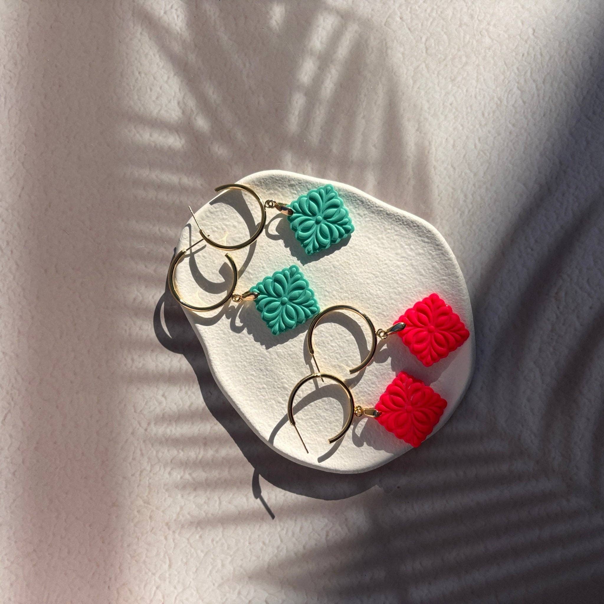 DUESTELLE ITALIA - Wholesale Huggie Earrings - Maiolica - 18k Gold Plated Hoop Earrings4