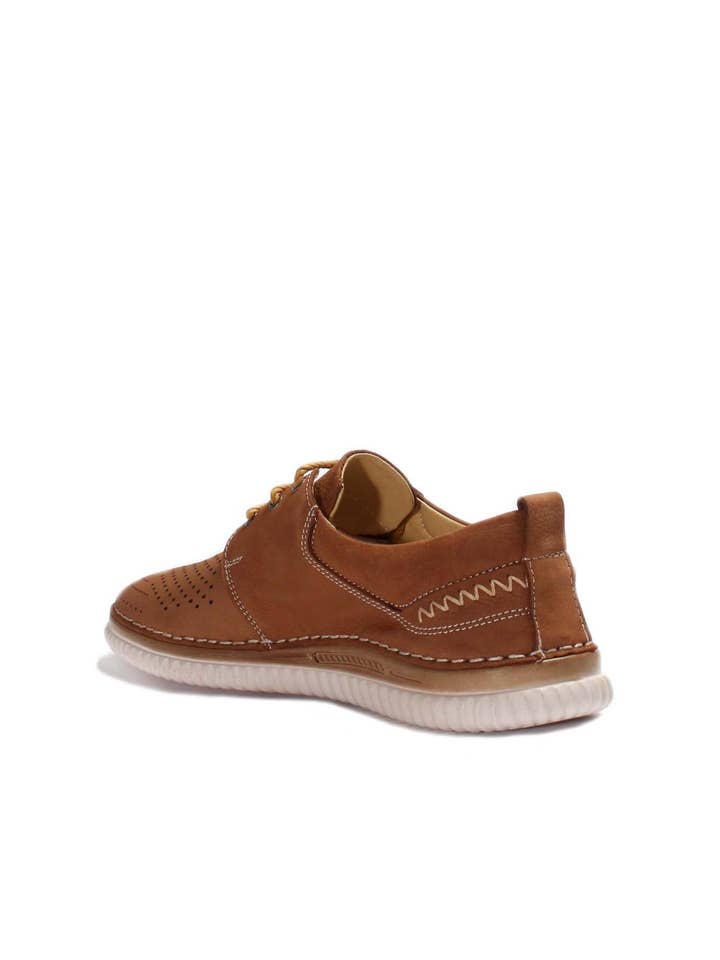 Taba Nubuk Zapatos Derby casuales perforados en color canela para hombre - Wessi de venta al por mayor en Faire