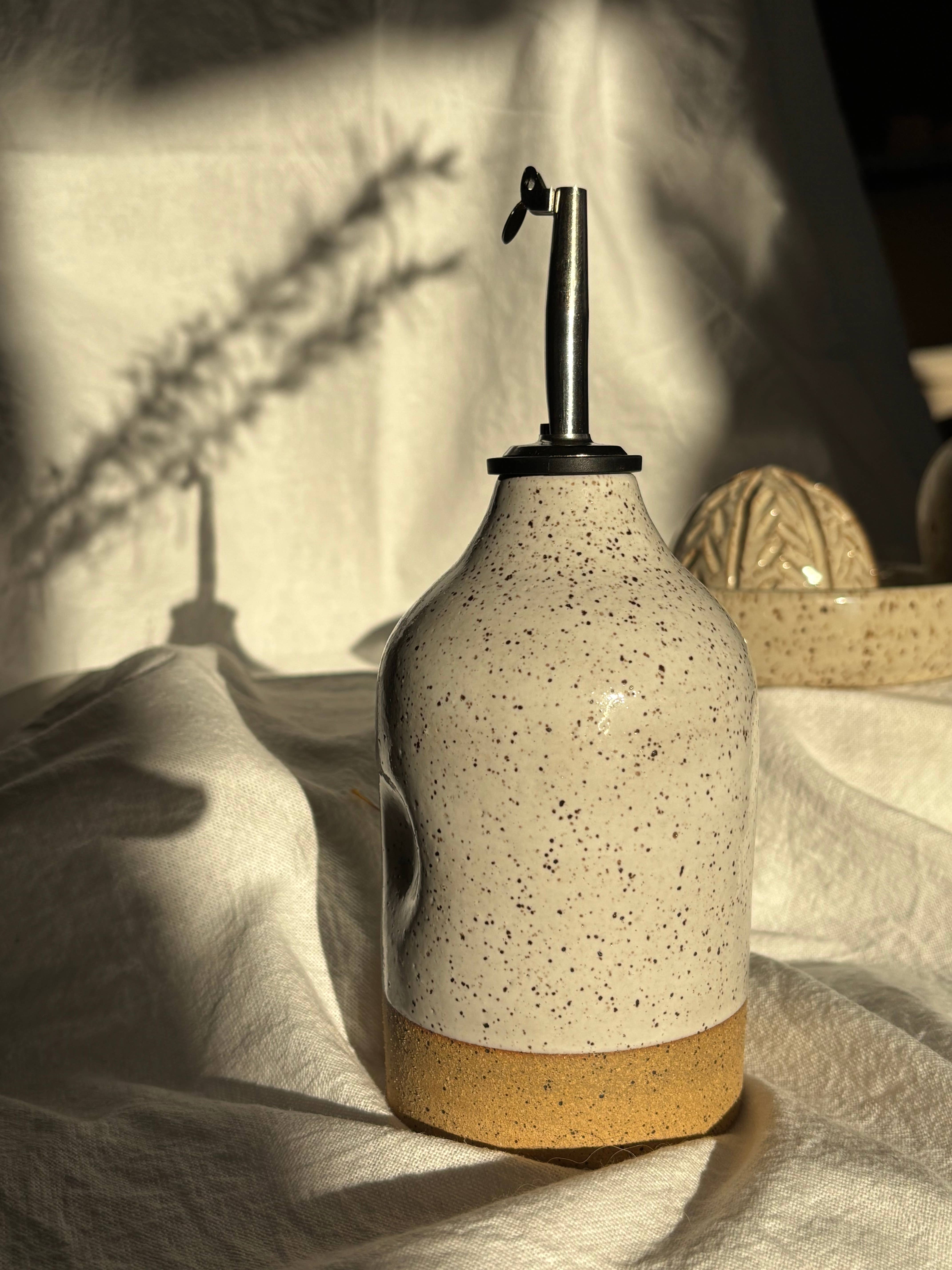 Curtis Park Soap & Ceramics - Wholesale Oil/vinegar dispenser - Ceramic Oil Pourer Snow