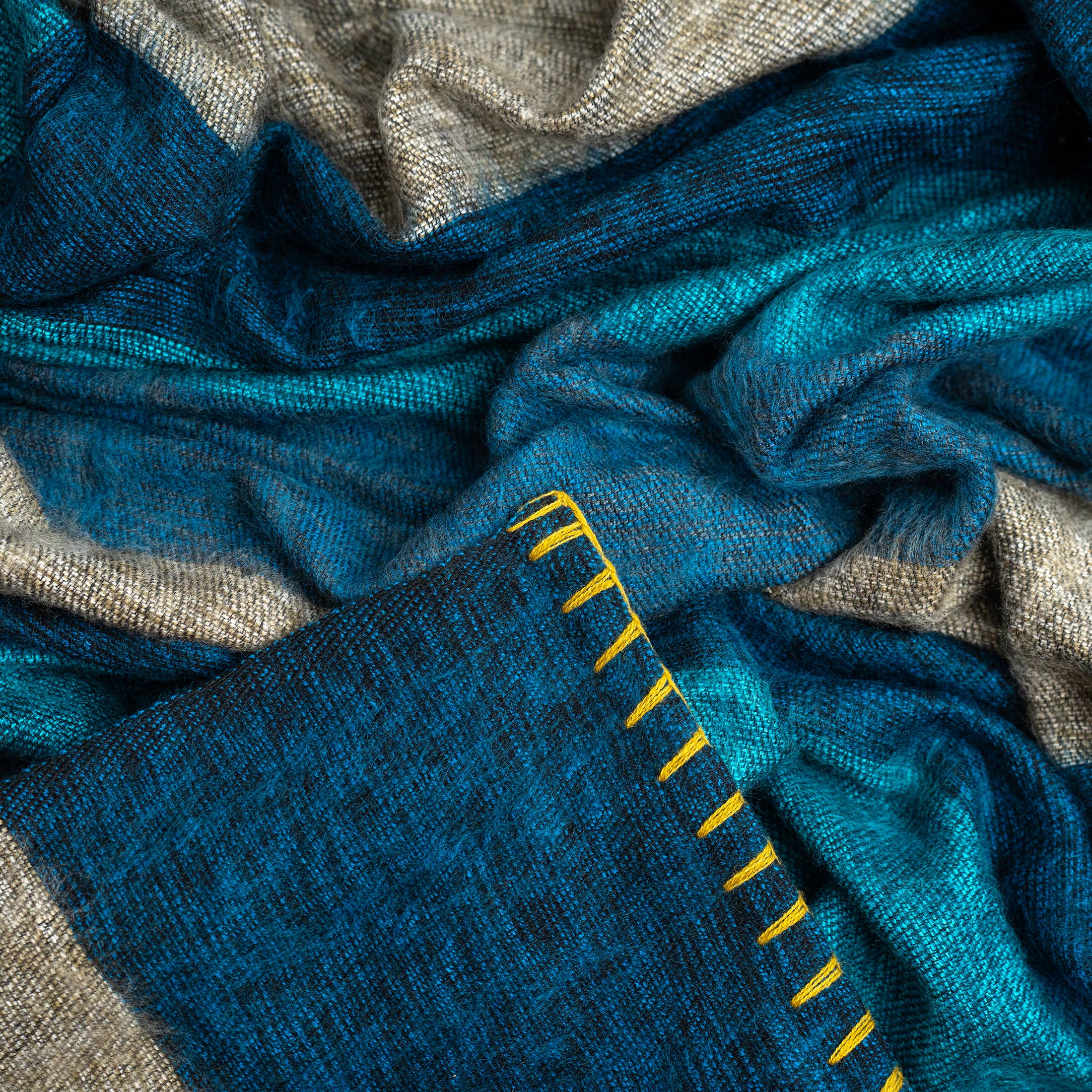 ART HIMALAYAN TRADING LTD - Wholesale Throw Blanket - Christmas Extra Soft Yak wool Travel Throw Blanket  46"x96"4