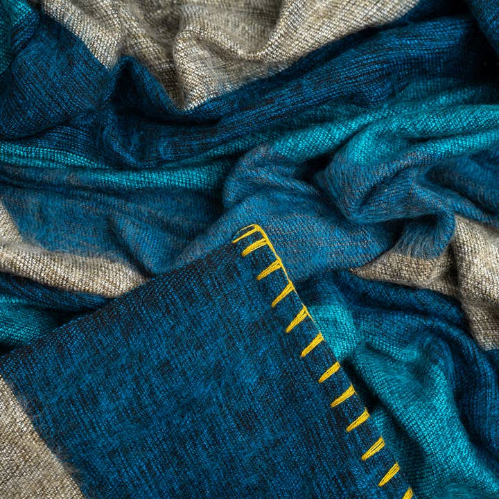 ART HIMALAYAN TRADING LTD - Wholesale Throw Blanket - Christmas Extra Soft Yak wool Travel Throw Blanket 46"x96"4