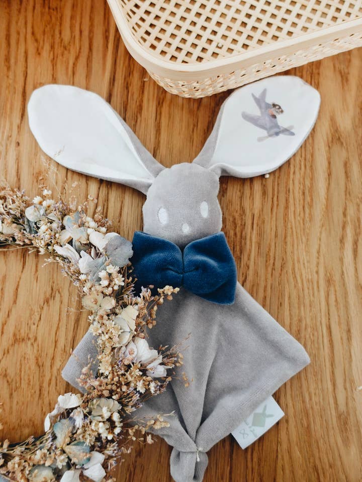 Velvet Baby Lovey - flygplansmodell för wholesale av Louis & Jules Stambouli Conseil