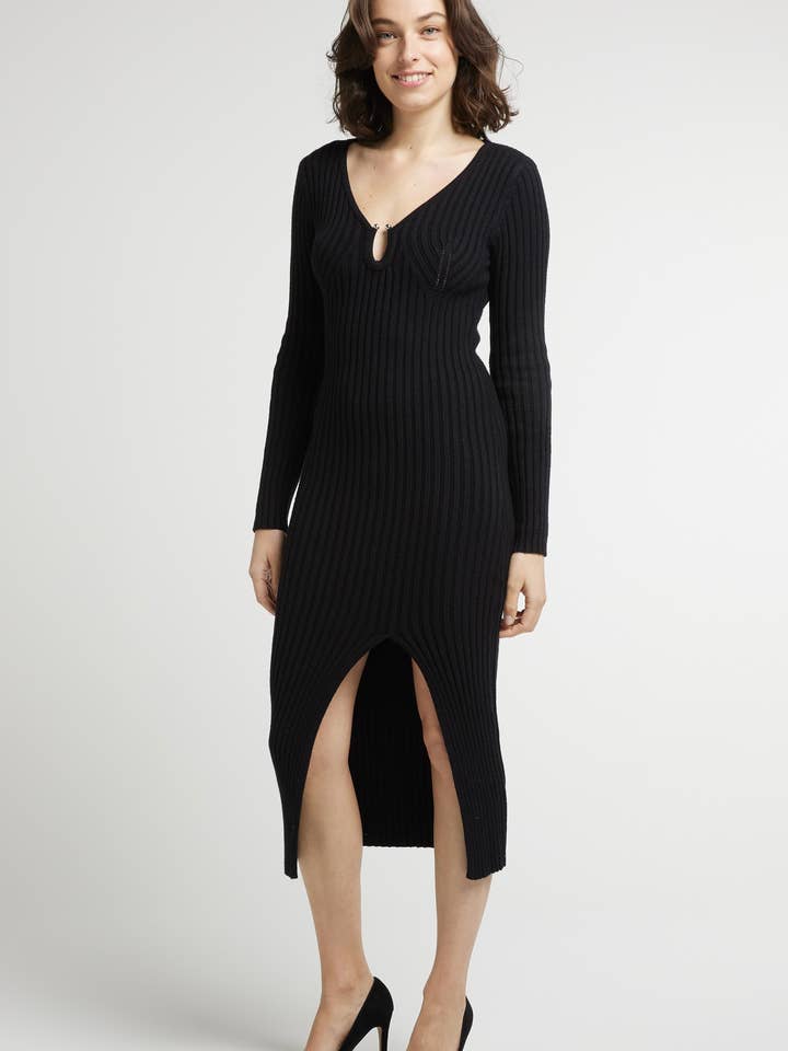 Andy & Lucy – Großhandel Kleid – Damen – KRIS - Langes Strickkleid mit Schlitz und Schmuckkragen