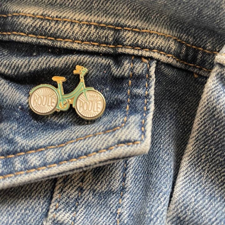 Pin’s roule ma poule pour la vente par Madame la mouette