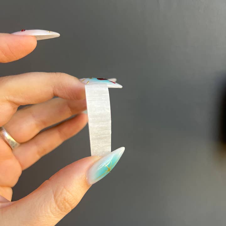 Sapphire & Sage - Wholesale Spiritual Stone/Crystal - Selenite Etched Cat Crystal Heart Carving2