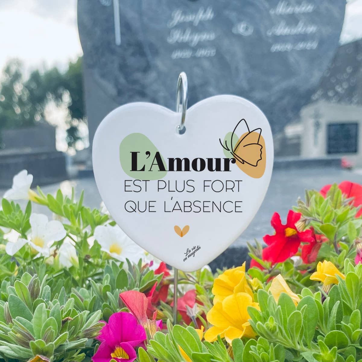 La vie en magenta - Wholesale Outdoor Ornament/Decor - Decorative ceramic funeral heart, love is stronger