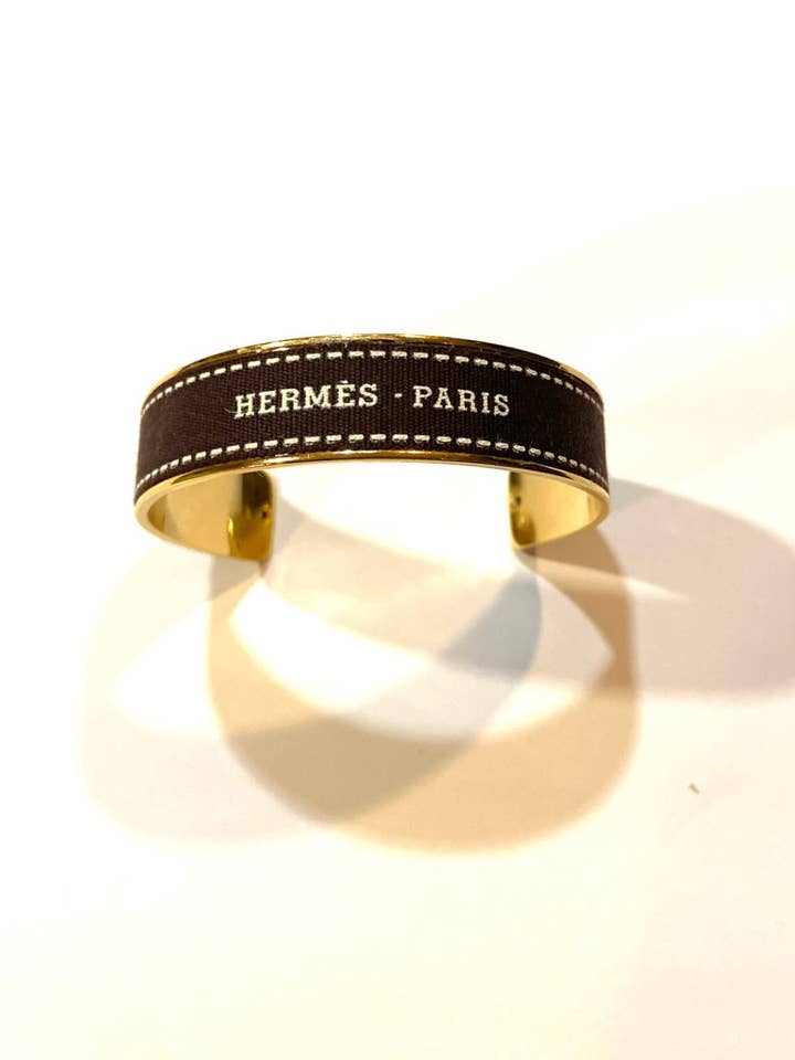 Brazalete Reciclado de Cinta Marrón Hermes Chapado en Oro de 18K para venta al por mayor de Embellish Your Life
