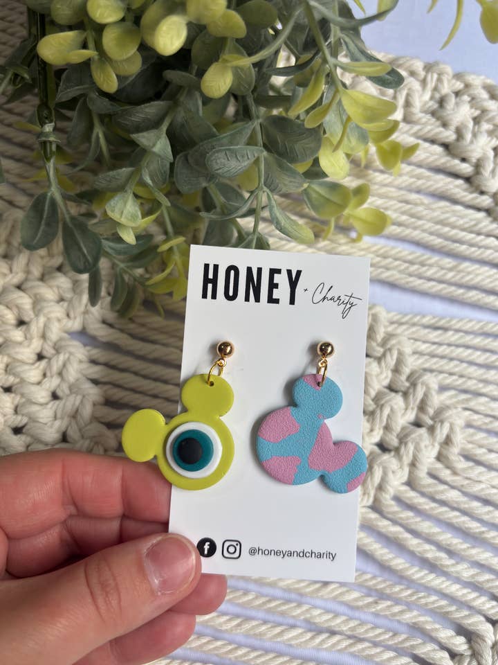 Monstruos Colgantes Azul y Verde para venta al por mayor de Honey & Charity Earrings
