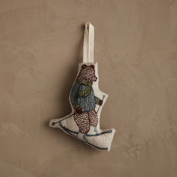 Ornamento a forma di orso in discesa per la vendita all'ingrosso da parte di Coral & Tusk