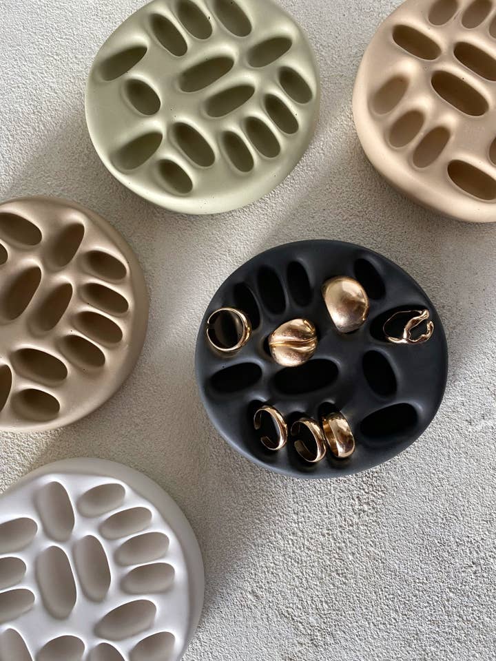 Trendy organic handcrafted ring holder made in France for wholesale by Mar(és)ine