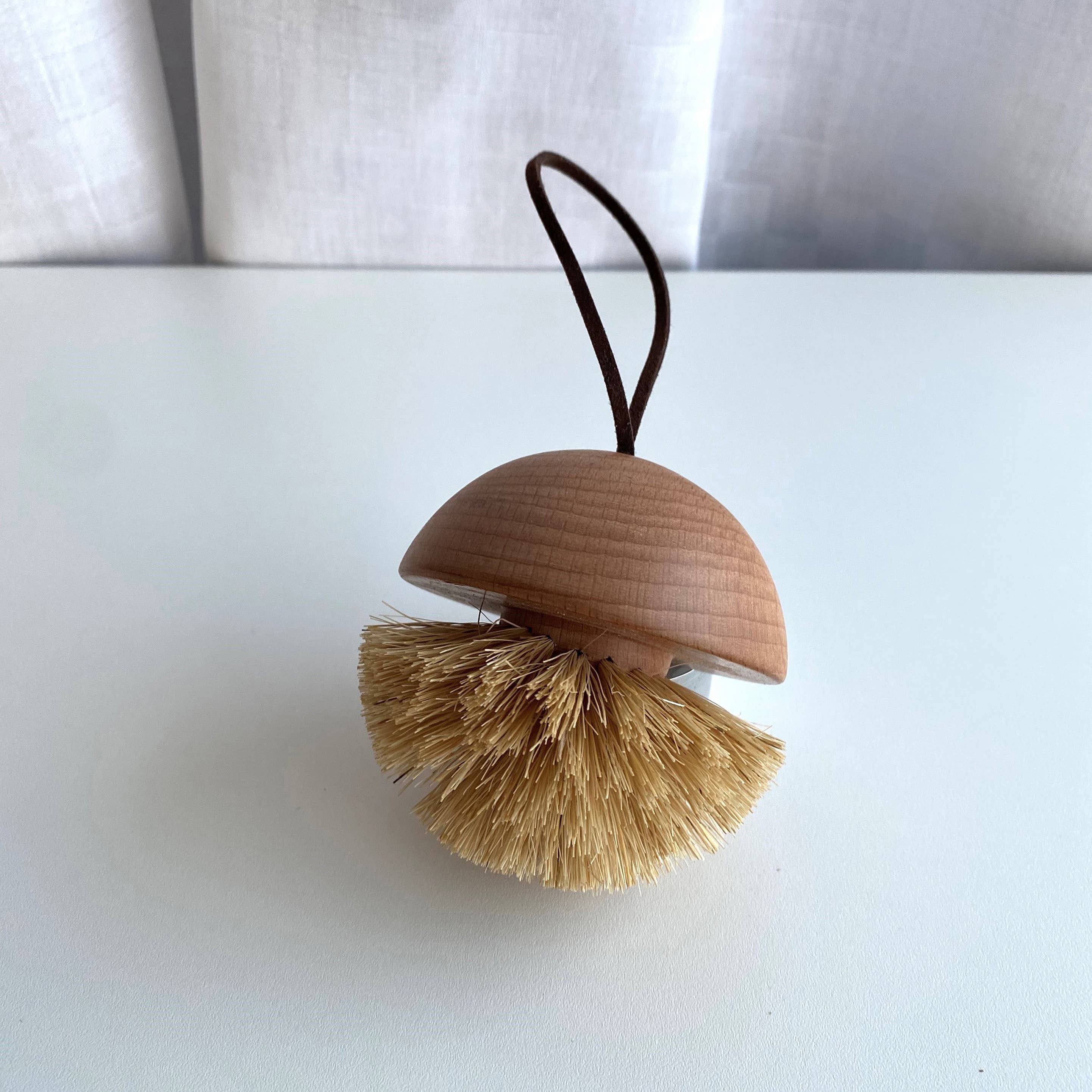 Born in Sweden AB - Wholesale Cleaning Brush - Wooden Pan Cleaning Brush3