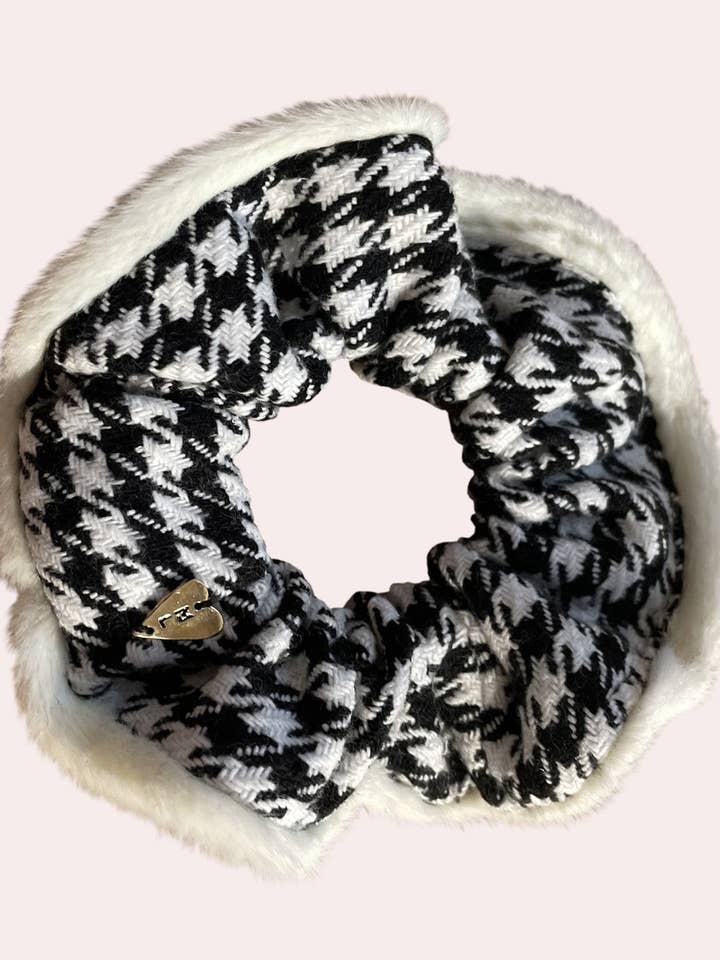 Belle Houndstooth Scrunchie voor wholesale door Malionne