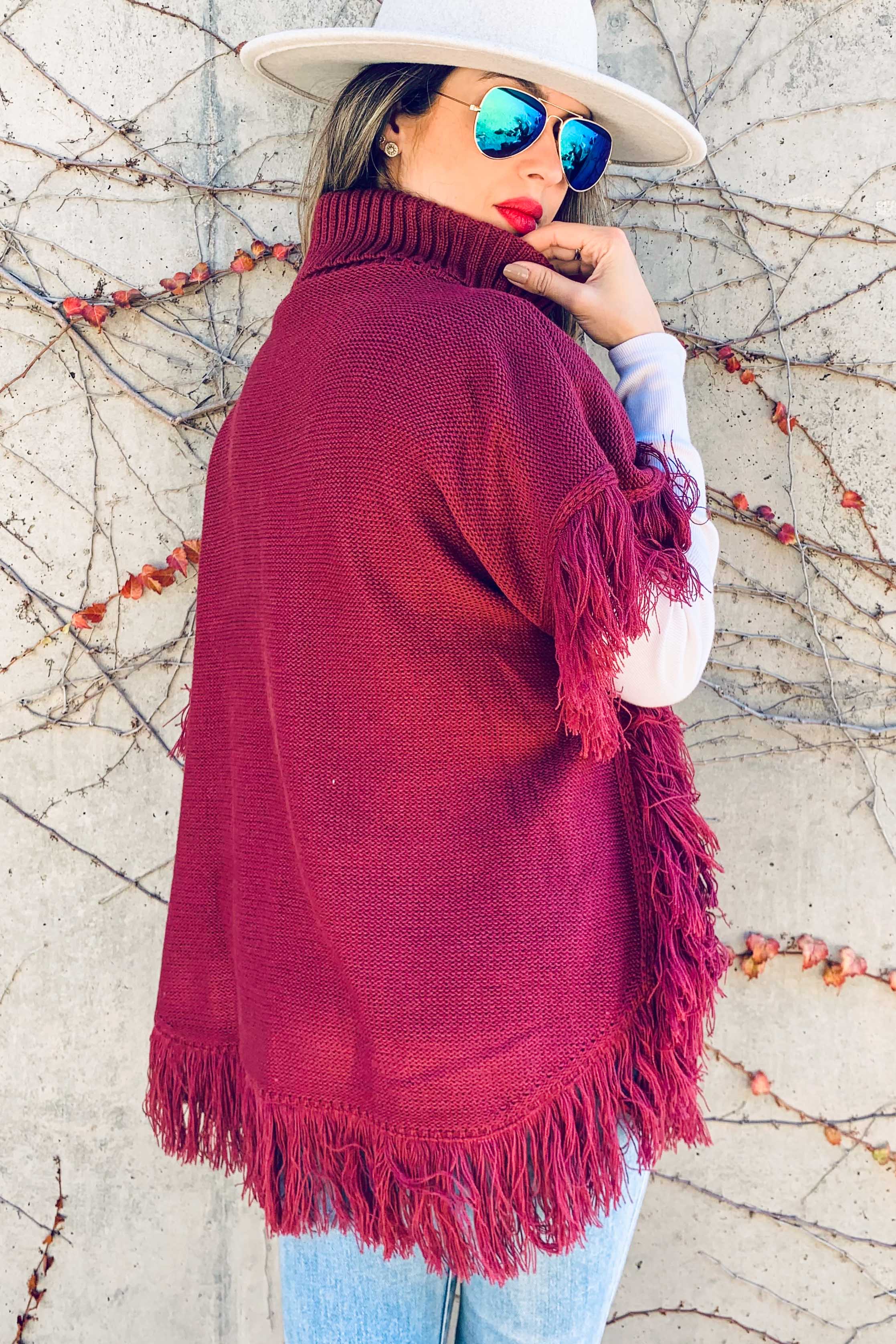 Berry Poncho a tunica in maglia a tunica con frange Berry in vendita all'ingrosso su Faire7