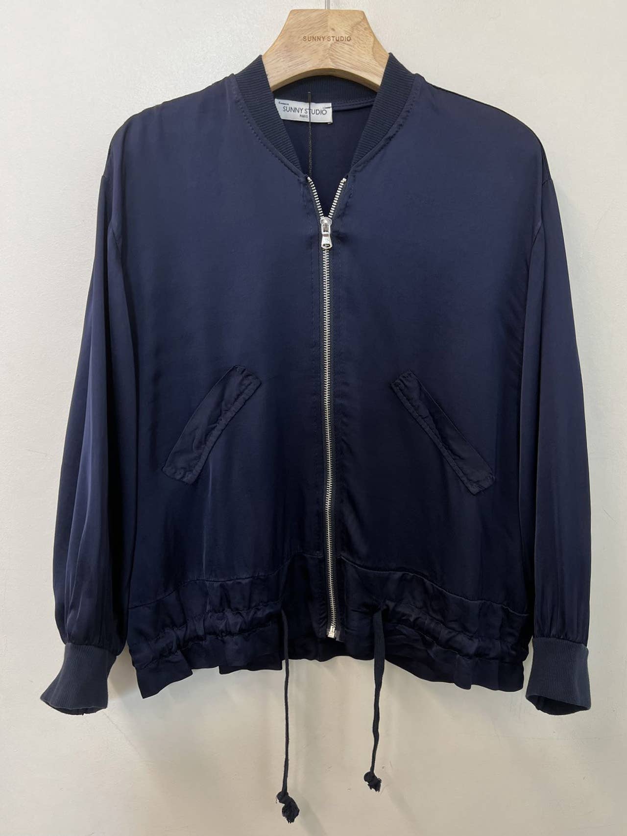 SUNNY STUDIO - Vendita all'ingrosso Giacca - Donna - Giacca leggera con zip e tasche5