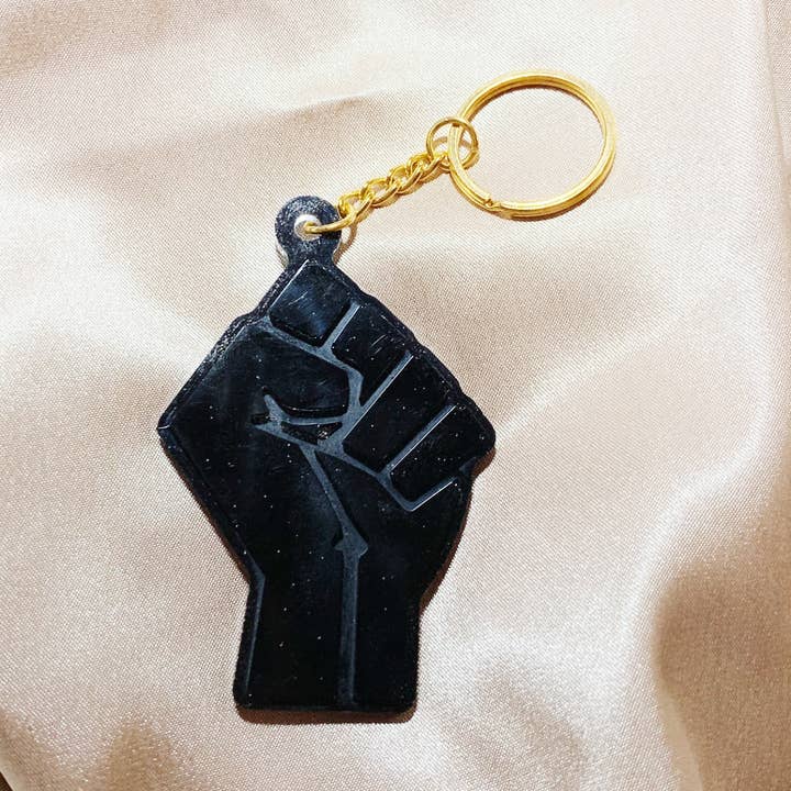 Black Lives Matter Fist kunststof sleutelhanger voor wholesale door Nony Design Company
