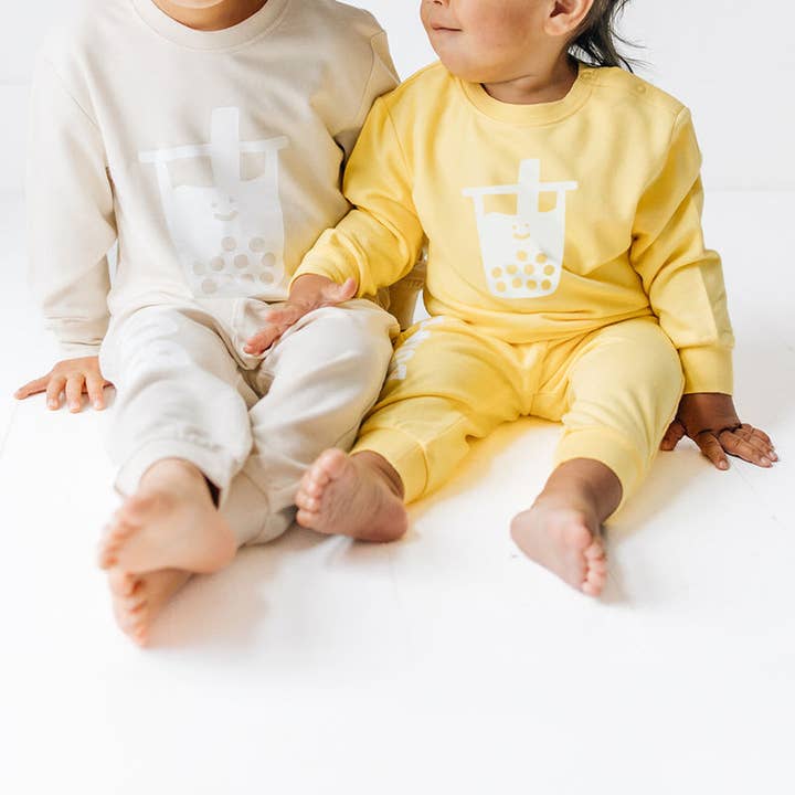 Ensemble de sweat-shirt de jogging assorti Boba pour enfants pour la vente par A Jar Of Pickles