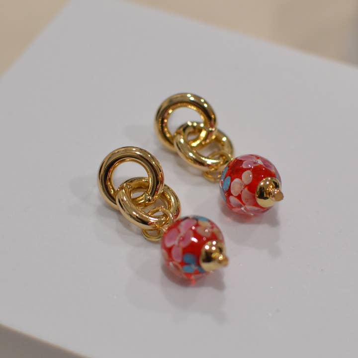 StarryNYC – Großhandel Ohrhänger – Ohrhänger in Kugelform aus Murano-Glas mit elegantem Muster4