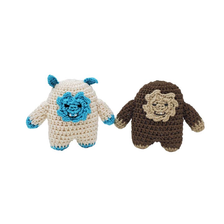 Décorations en crochet pour Bigfoot et Yéti pour la vente par Melange Collection