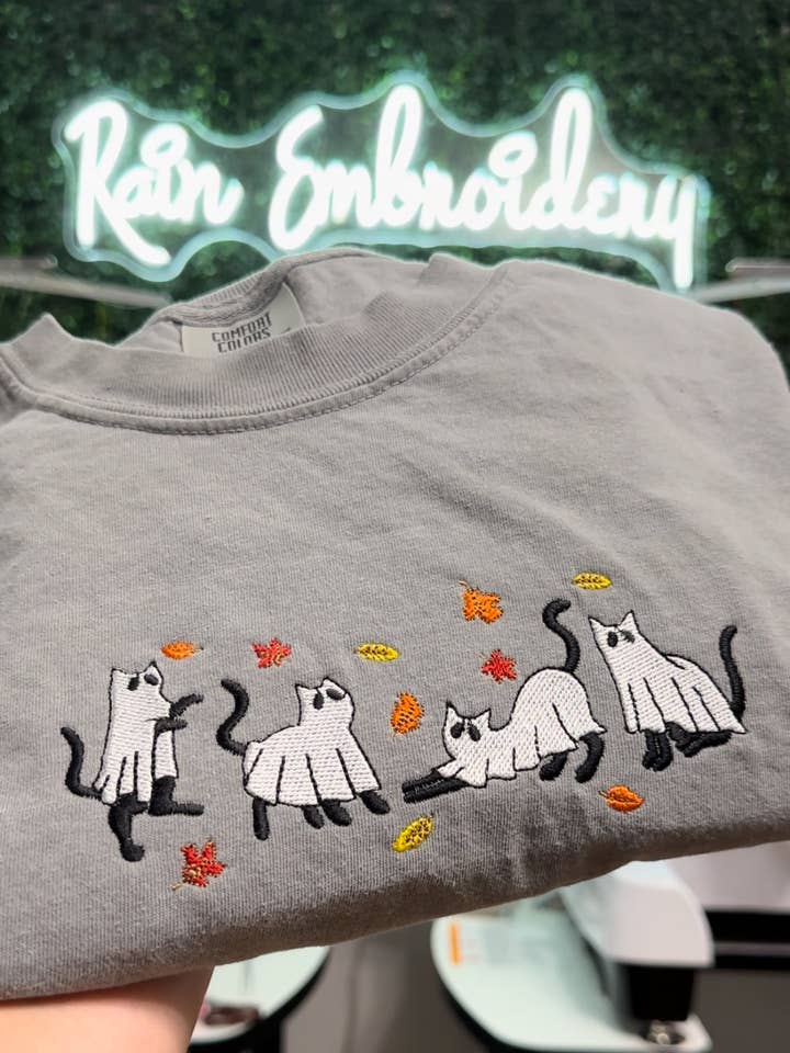 Cat Ghost broderet efterårstrøje for engroshandel hos Rain Embroidery