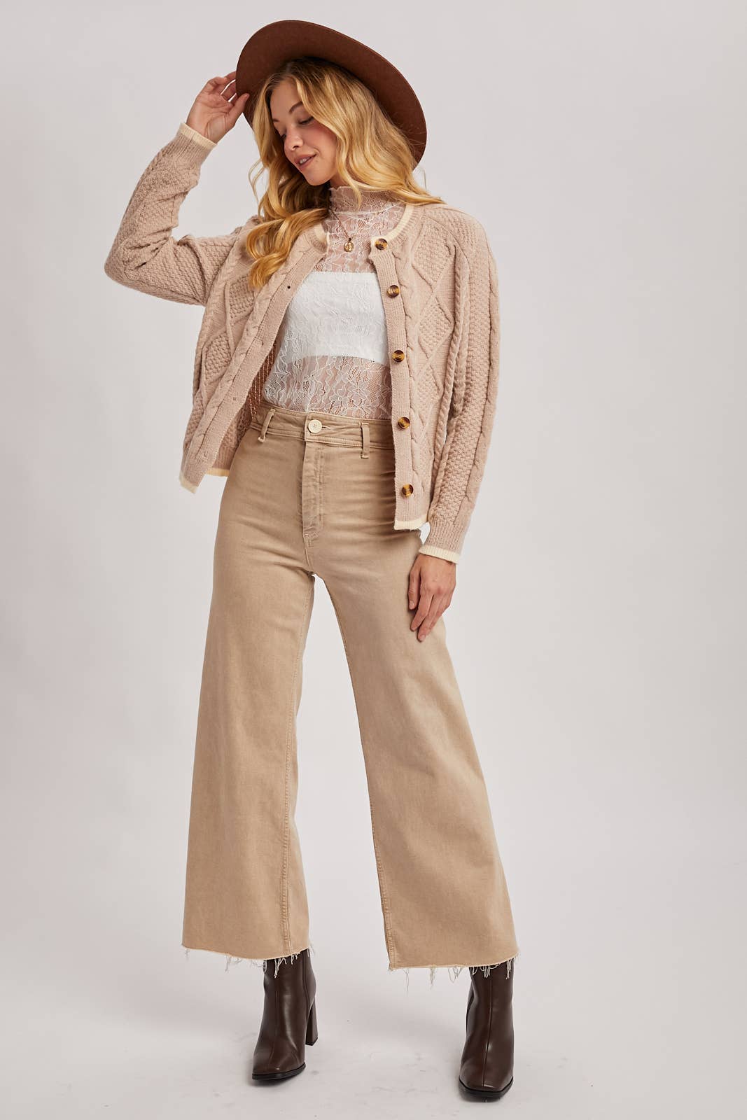 Bluivy - Vendita all'ingrosso Cardigan - Donna - CARDIGAN IN MAGLIA A TRECCE BUTTON DOWN12