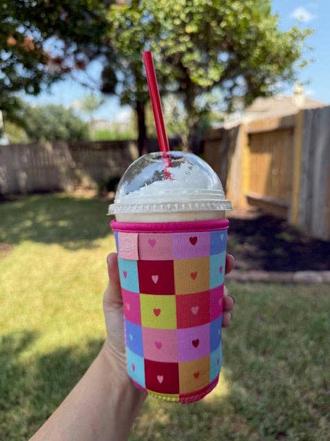 Manchon Cool « Cœurs colorés » – Porte-boisson taille Venti (24oz) pour la vente par Patiya Swimwear