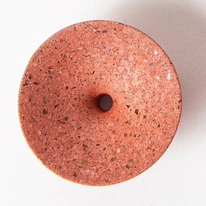 Dimple väggkrok, liten | Coral Terrazzo för wholesale av pretti.cool