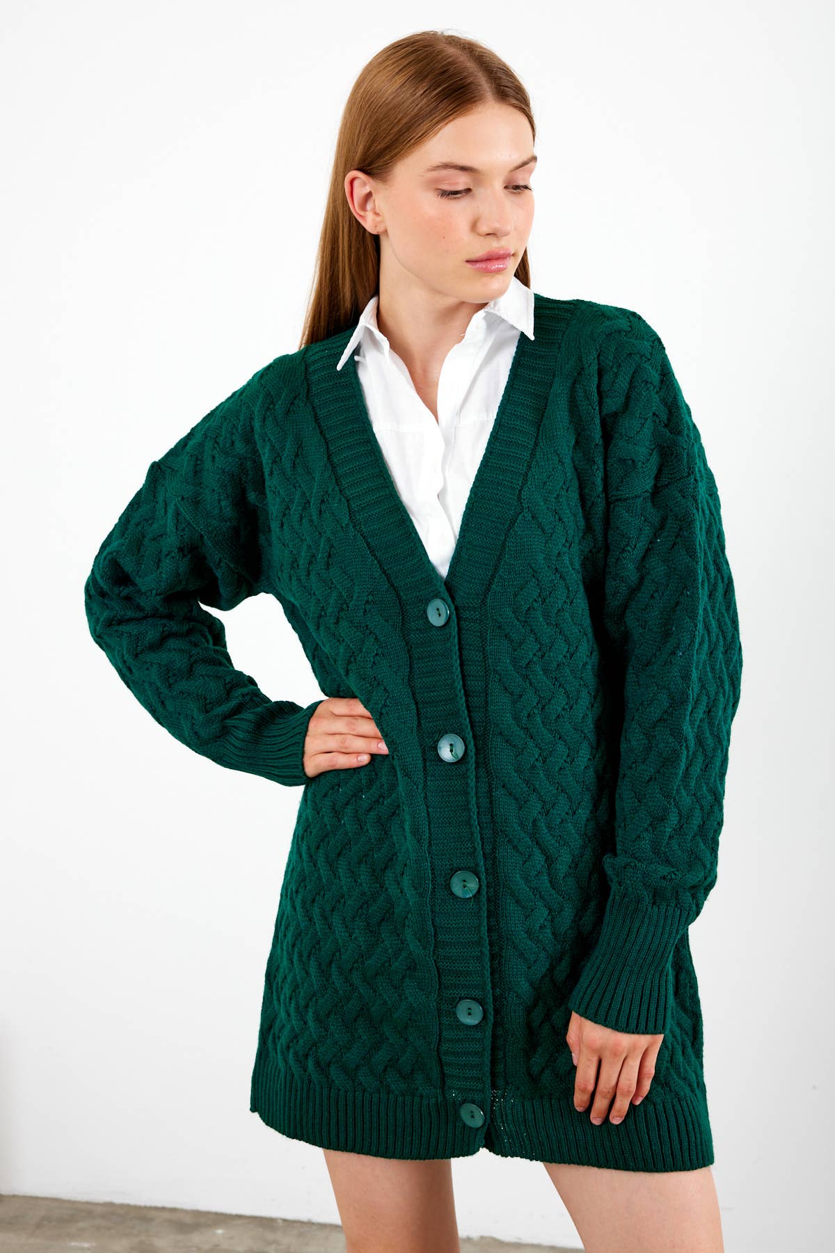 VAV NEW YORK - Vendita all'ingrosso Cardigan - Donna - Cardigan in maglia Cardigan in maglia di media lunghezza Cardigan invernale modesto6