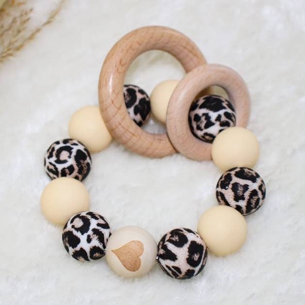Anneau de dentition beige léopard II pour la vente par Luppa