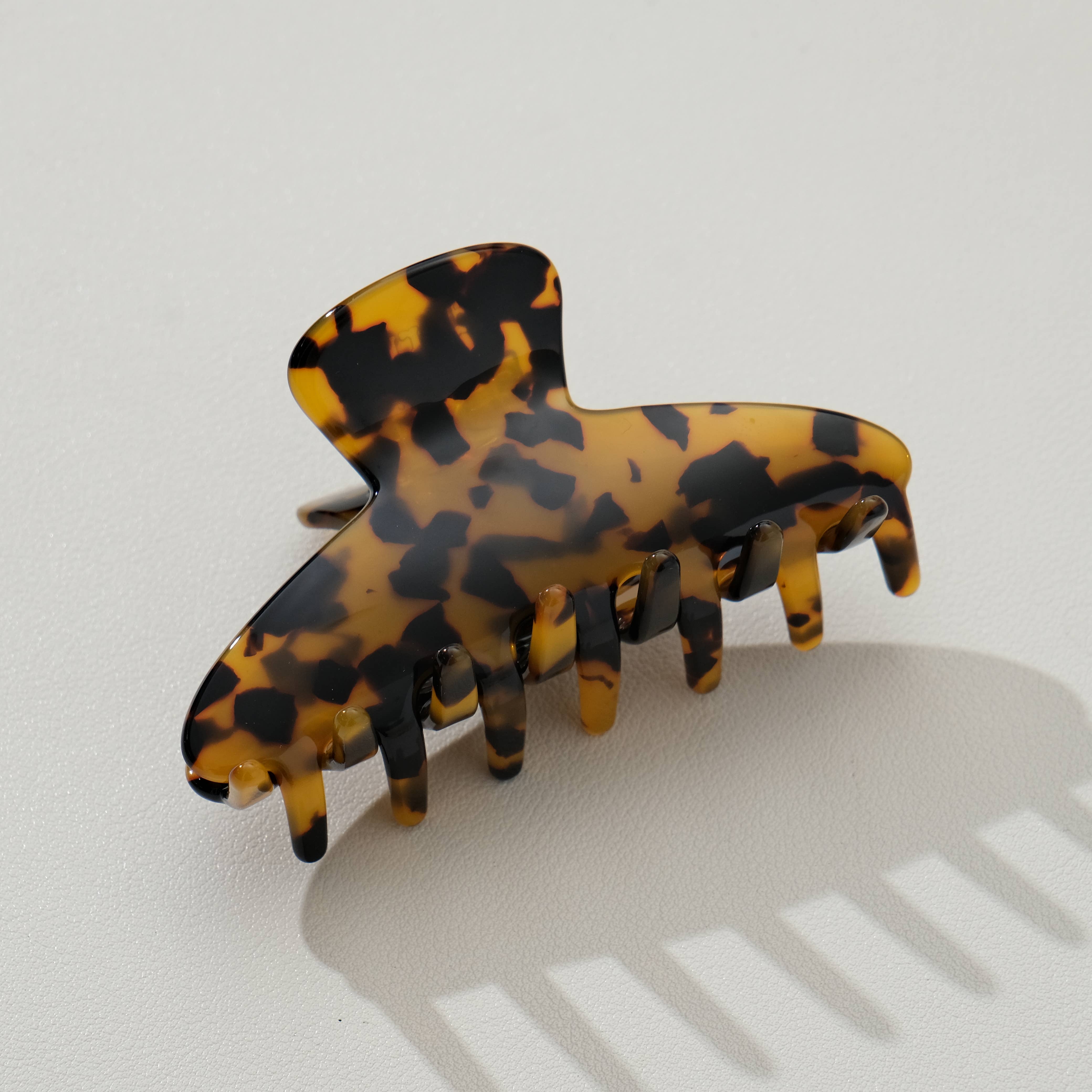 Assorted Adrienne Core | Medium Classic Curved Claw Clip for wholesale on Faire3