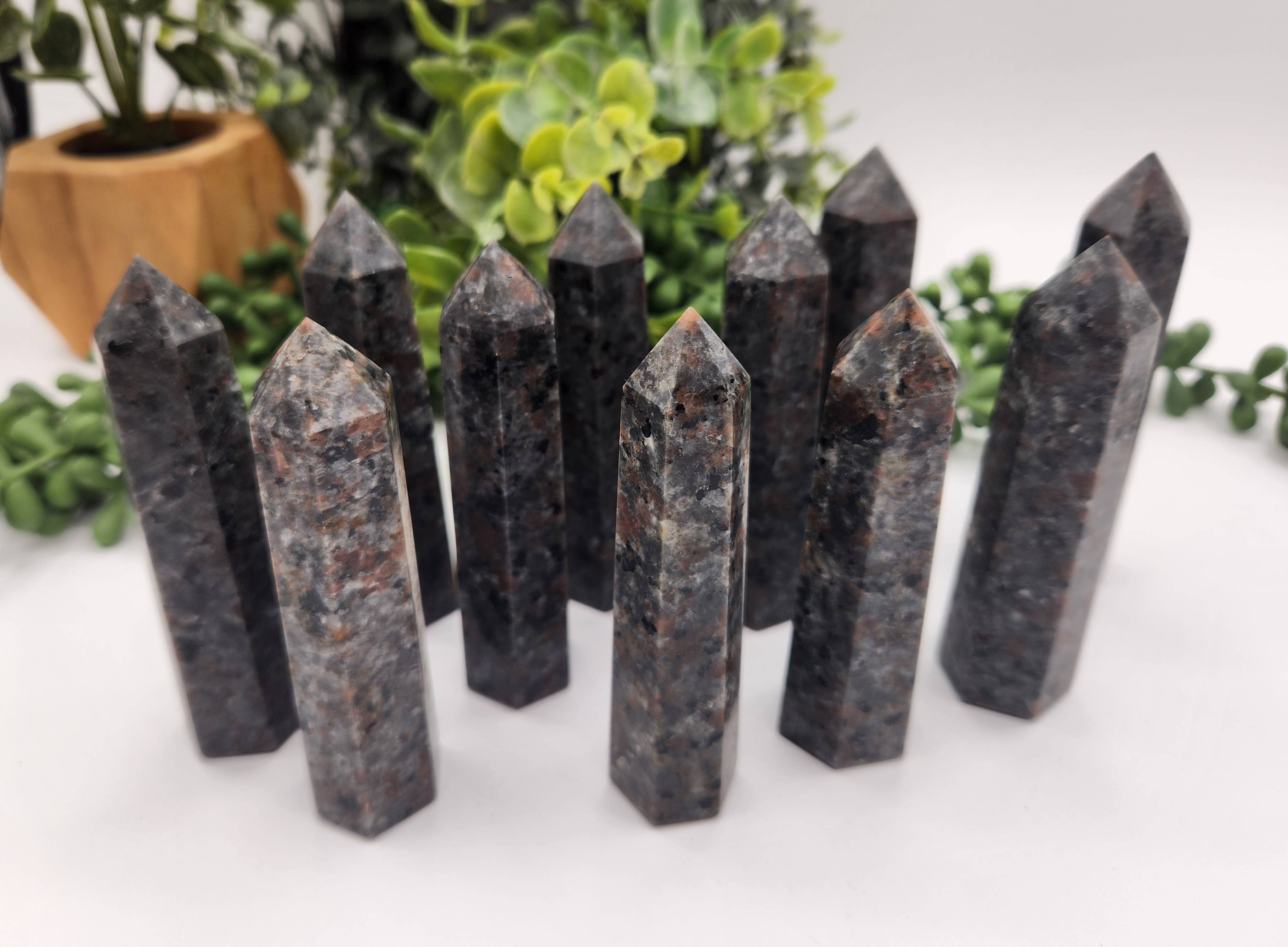 Meraki Gemstones - Vendita all'ingrosso Pietra/cristallo spirituale - Torre Yooperlite reattiva ai raggi UV (circa 8,9-9 cm) qualità AAA4