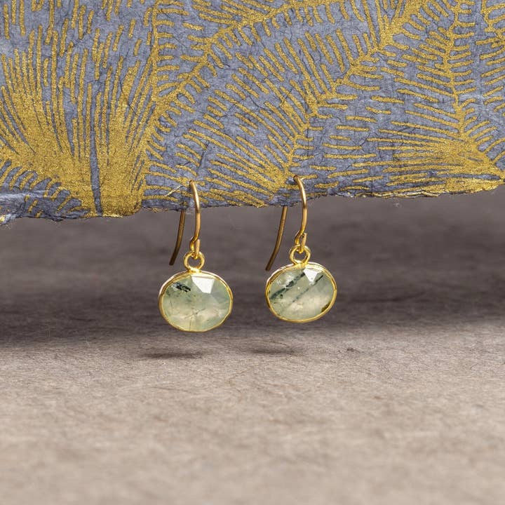 Orecchini ovali in oro Prehnite per la vendita all'ingrosso da parte di Soul & Little Rose