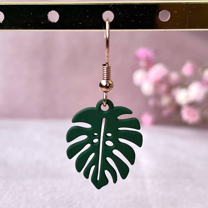 plantyintroverts - Wholesale Dangle Earrings - Fischerhoe earrings with green Monstera pendant in rose0