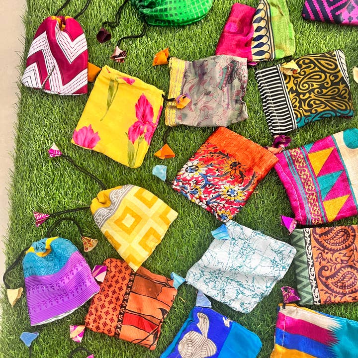 Meghcraft – wholesale Gift bag – vintage Recycled Silk Jewelry Drawstring Bag-Giveaway bags4